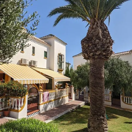 Two Bedroom, Ground Floor, Air-conditioned 300m From The Apartment