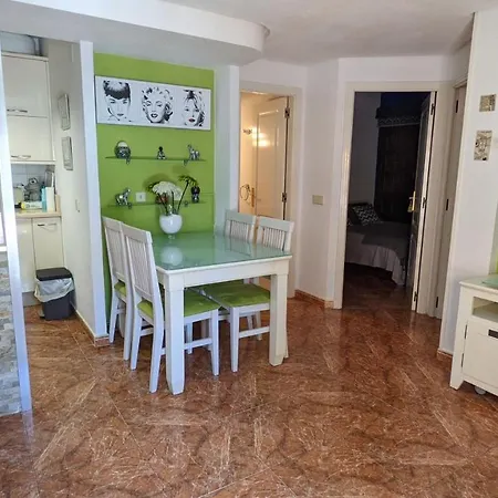 Two Bedroom, Ground Floor, Air-conditioned 300m From The Apartment Torrevieja
