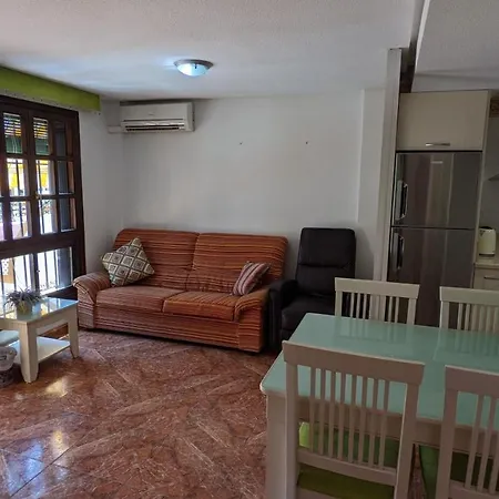 Apartment Two Bedroom, Ground Floor, Air-conditioned 300m From The