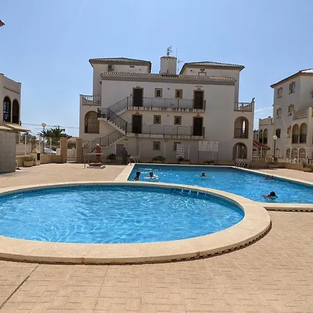 Two Bedroom, Ground Floor, Air-conditioned 300m From The Apartment *