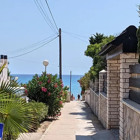 Two Bedroom, Ground Floor, Air-conditioned 300m From The *