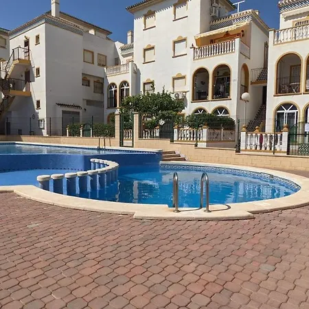 Two Bedroom, Ground Floor, Air-conditioned 300m From The Apartment